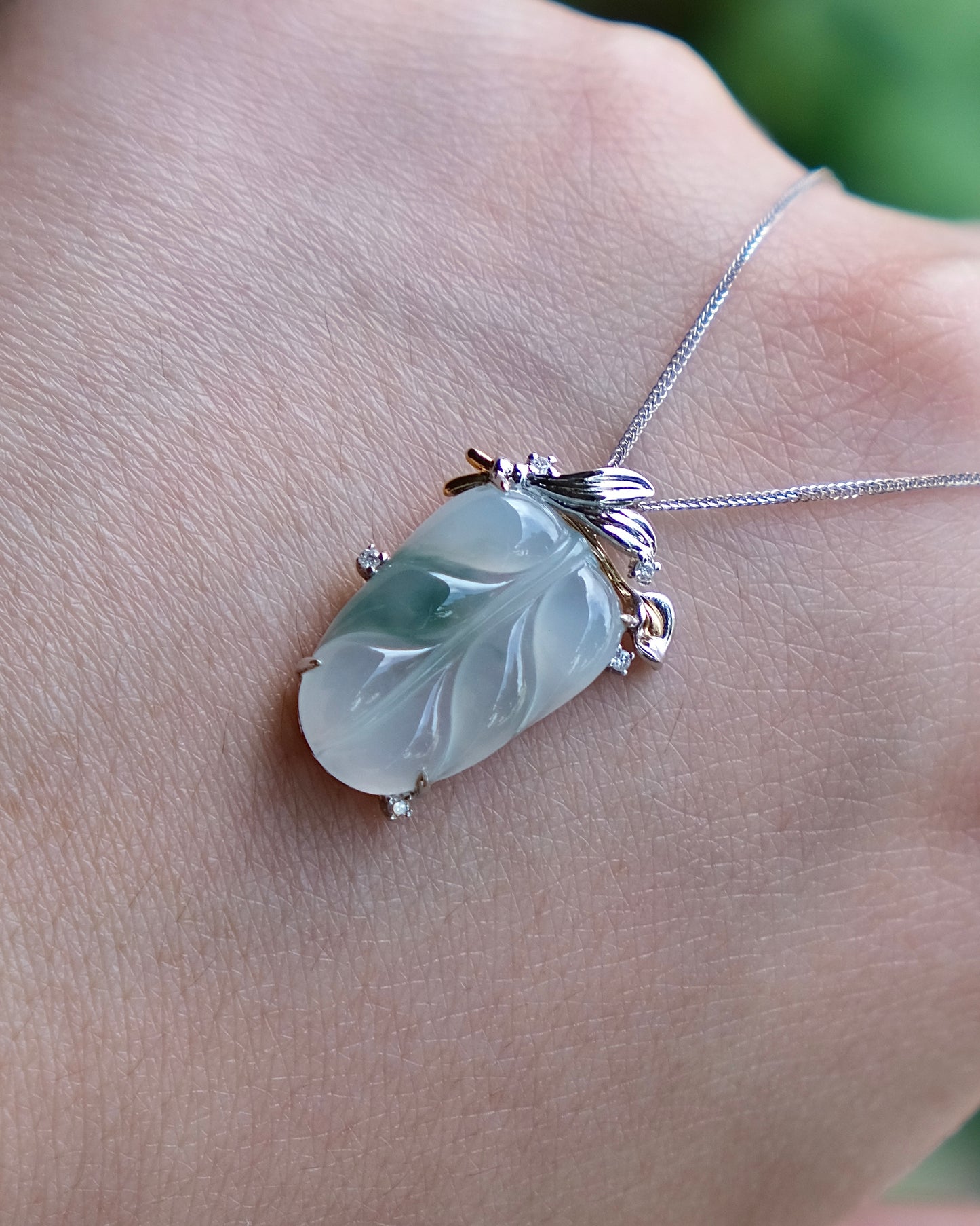 Calla Verdure Jade Pendant (18K Gold)
