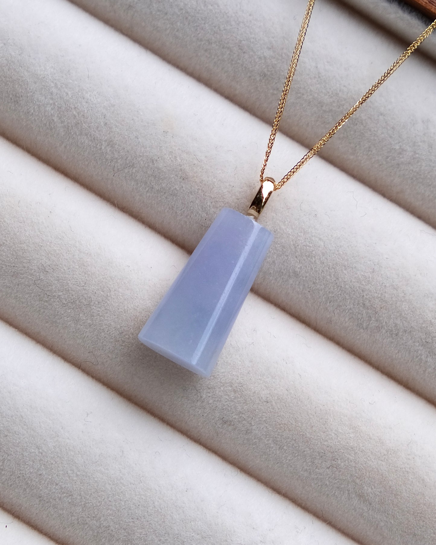 Iris Veil Jade Pendant (18K Gold)