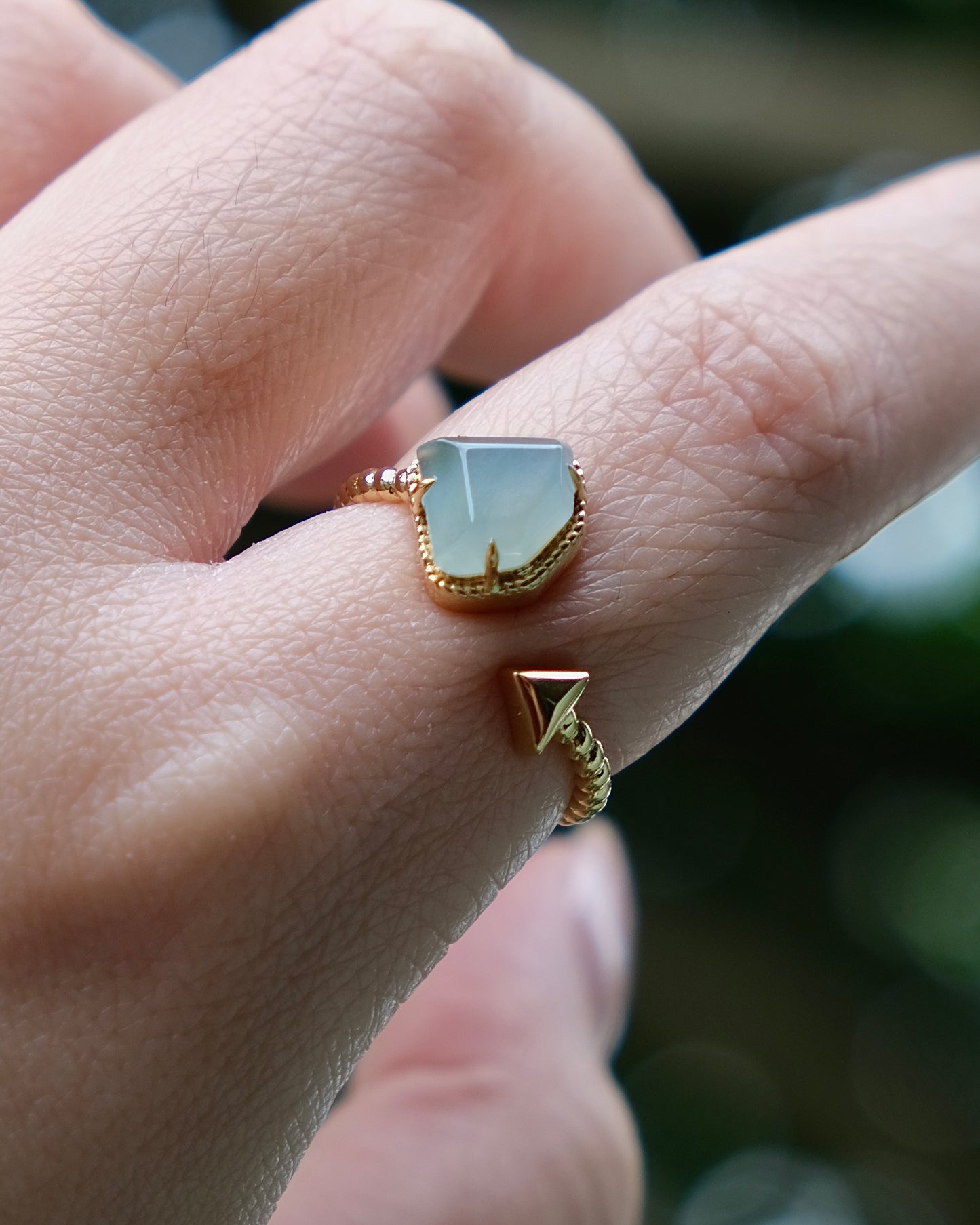 Glacier Curve Jade Ring (18K Gold)
