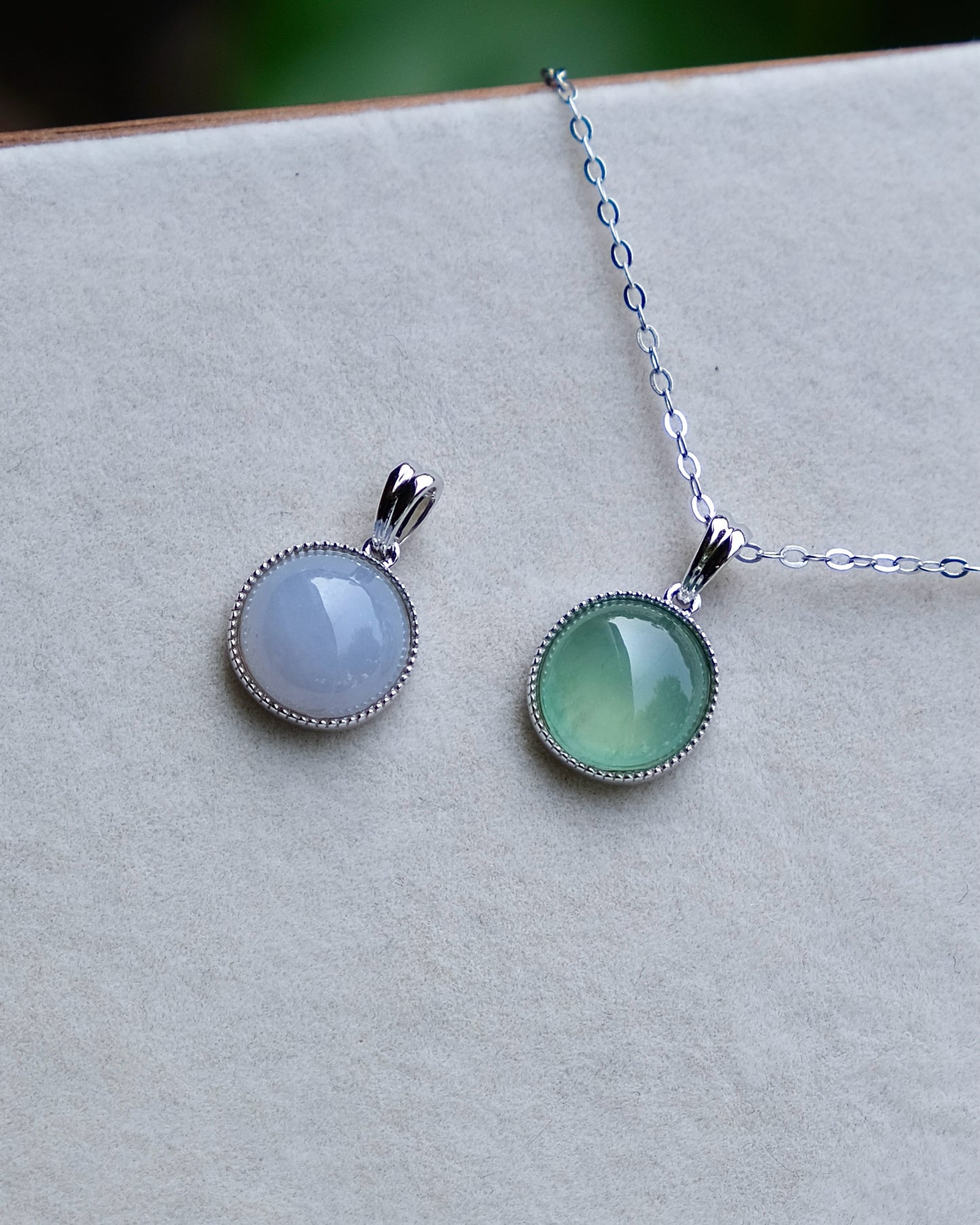 Soft Halo Pendant - Mist Green (18K Gold)