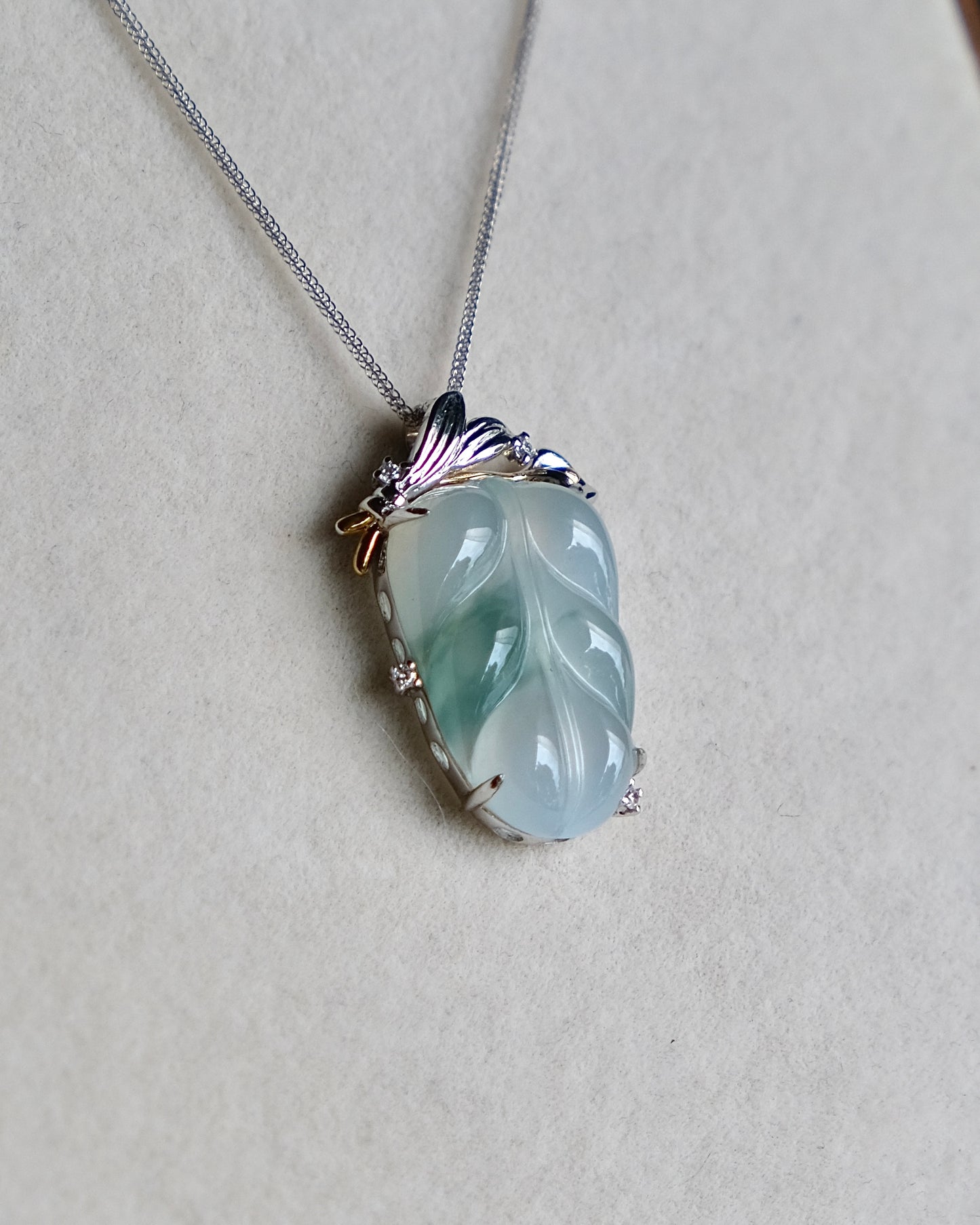 Calla Verdure Jade Pendant (18K Gold)