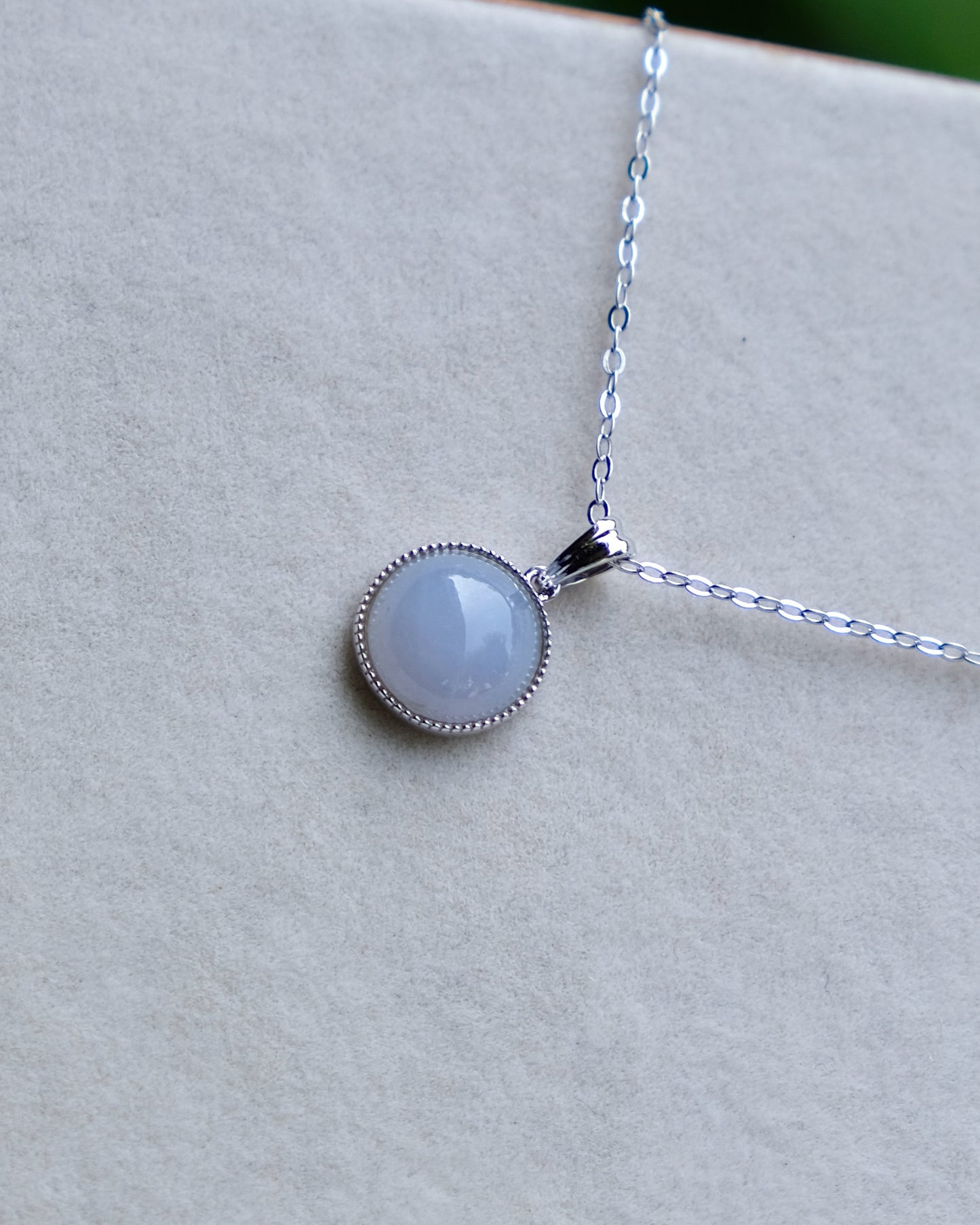 Soft Halo Pendant - Lavender Mist (18K Gold)
