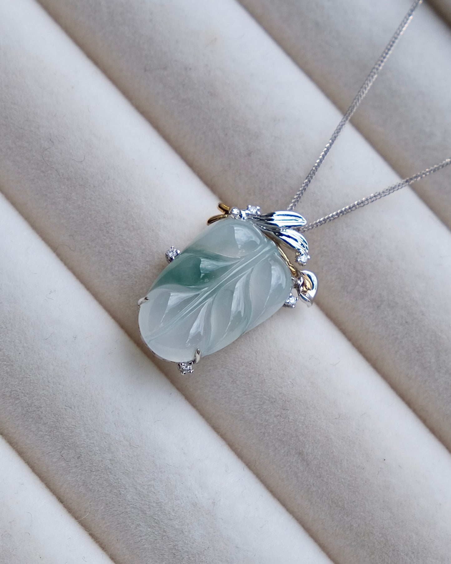 Calla Verdure Jade Pendant (18K Gold)