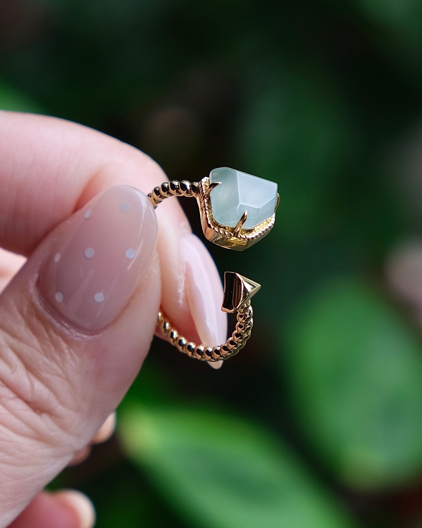 Glacier Curve Jade Ring (18K Gold)