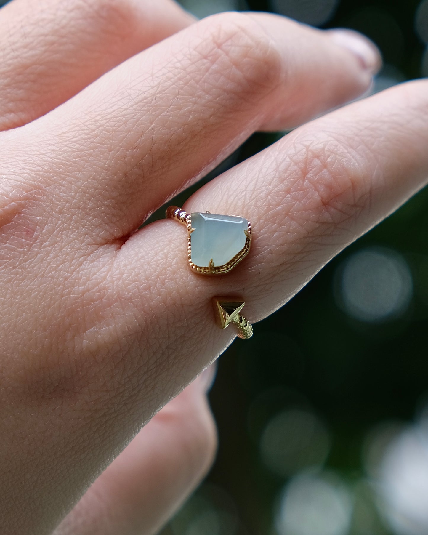 Glacier Curve Jade Ring (18K Gold)
