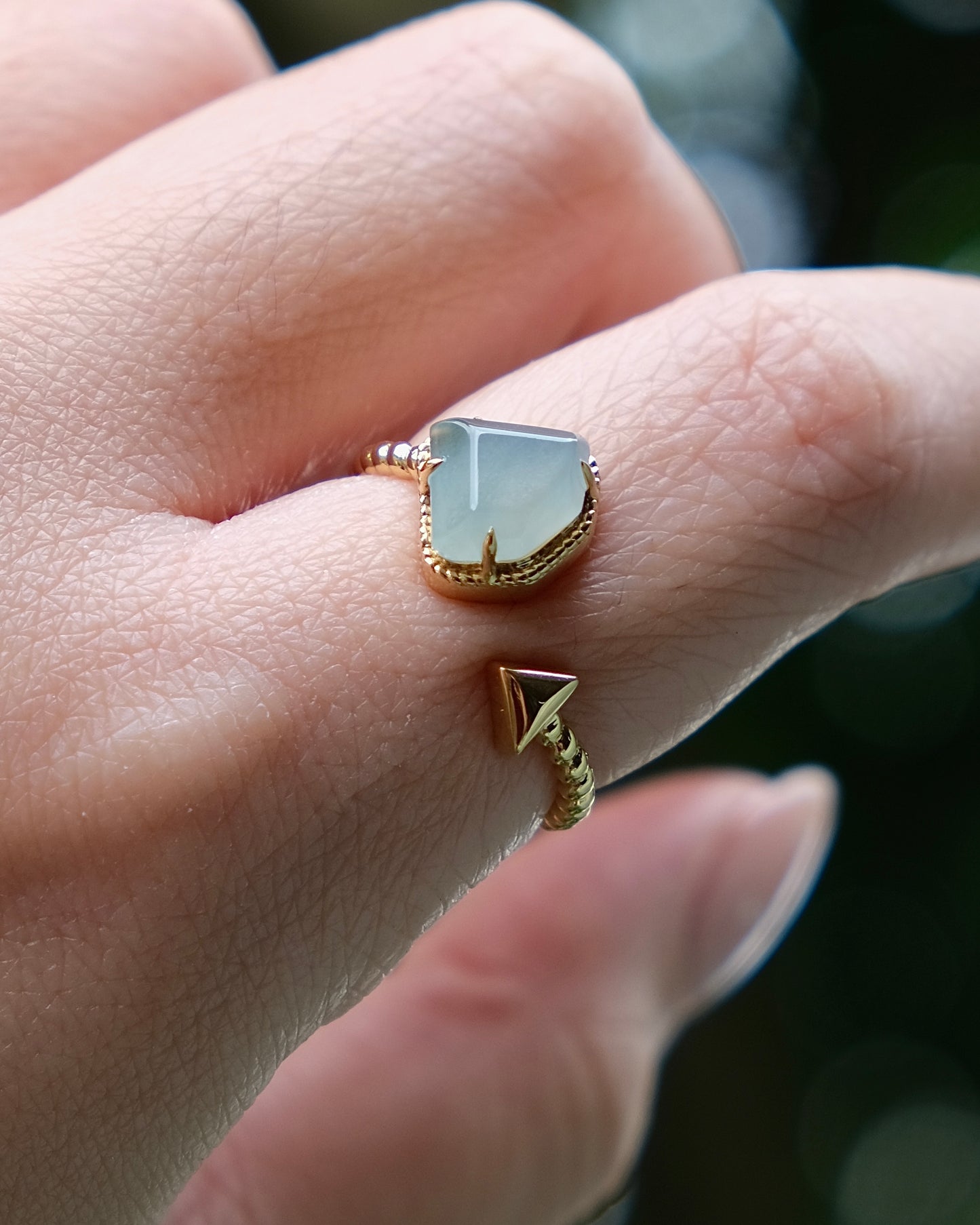 Glacier Curve Jade Ring (18K Gold)