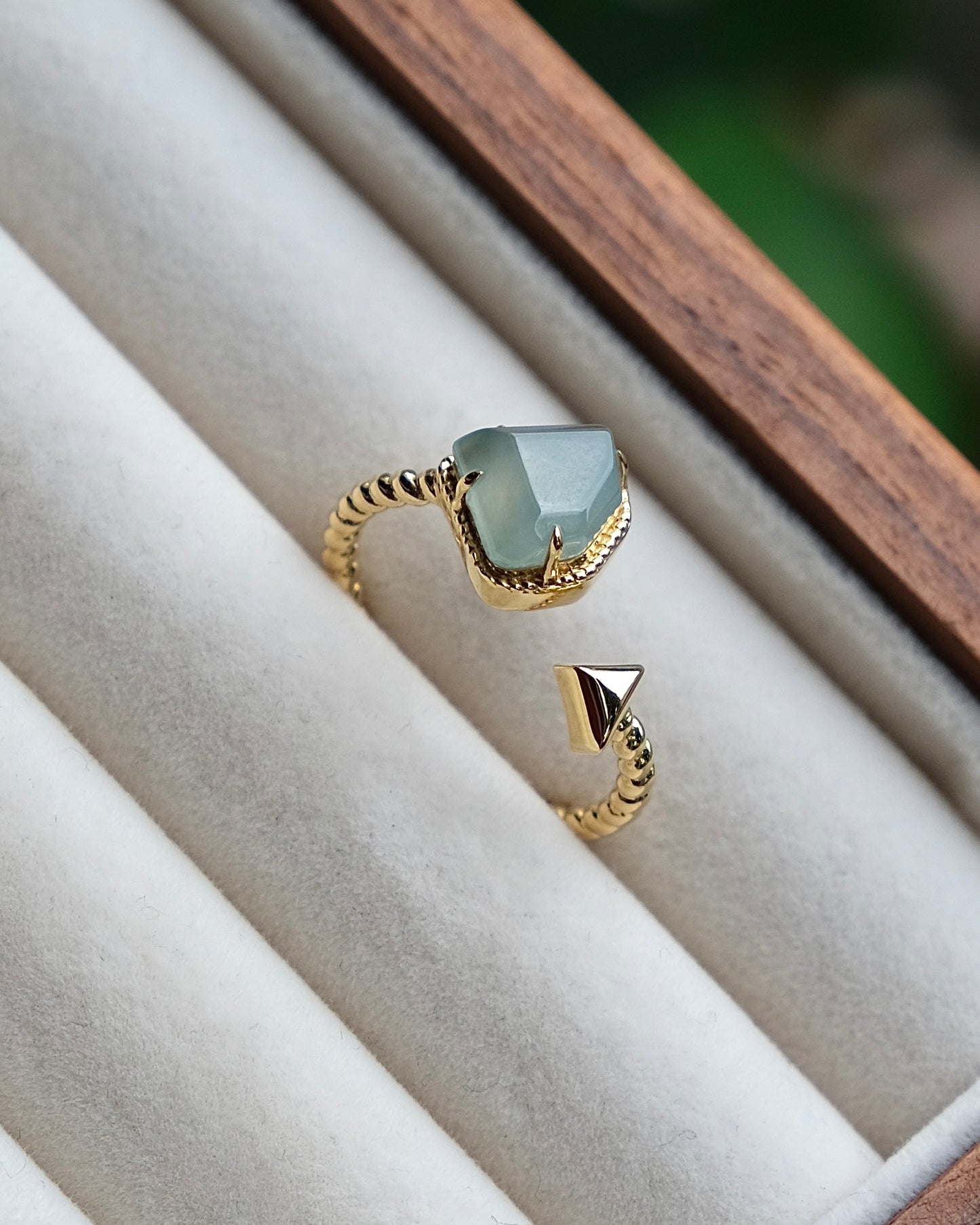 Glacier Curve Jade Ring (18K Gold)