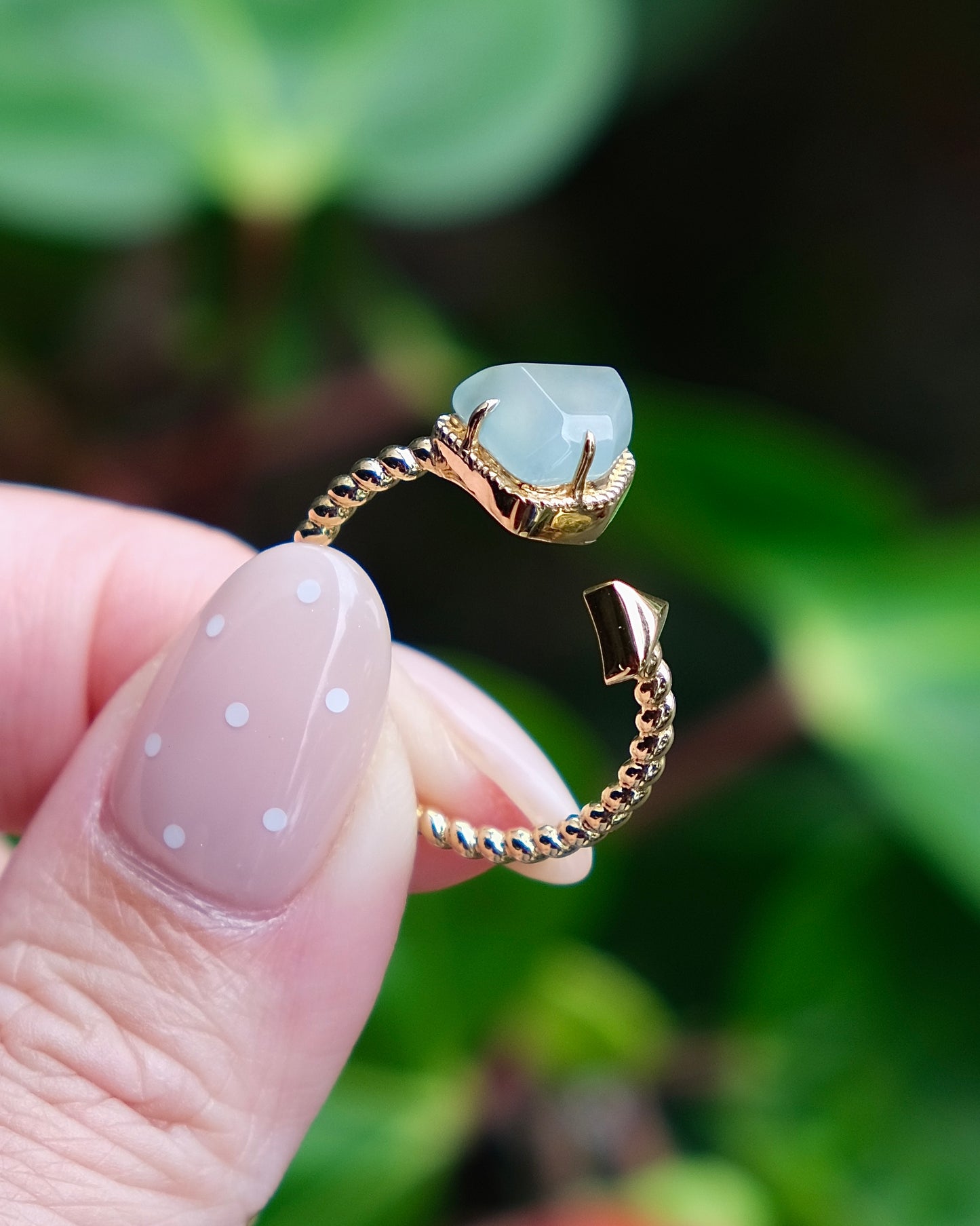 Glacier Curve Jade Ring (18K Gold)