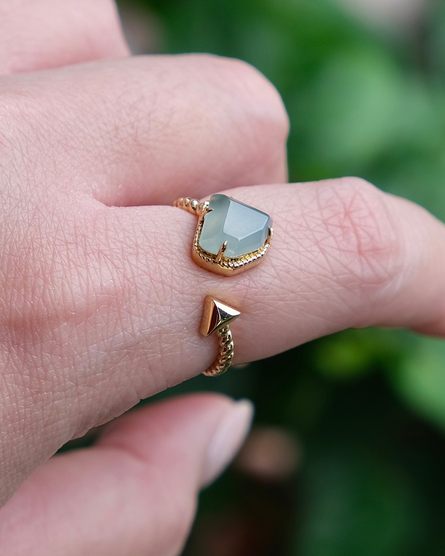 Glacier Curve Jade Ring (18K Gold)