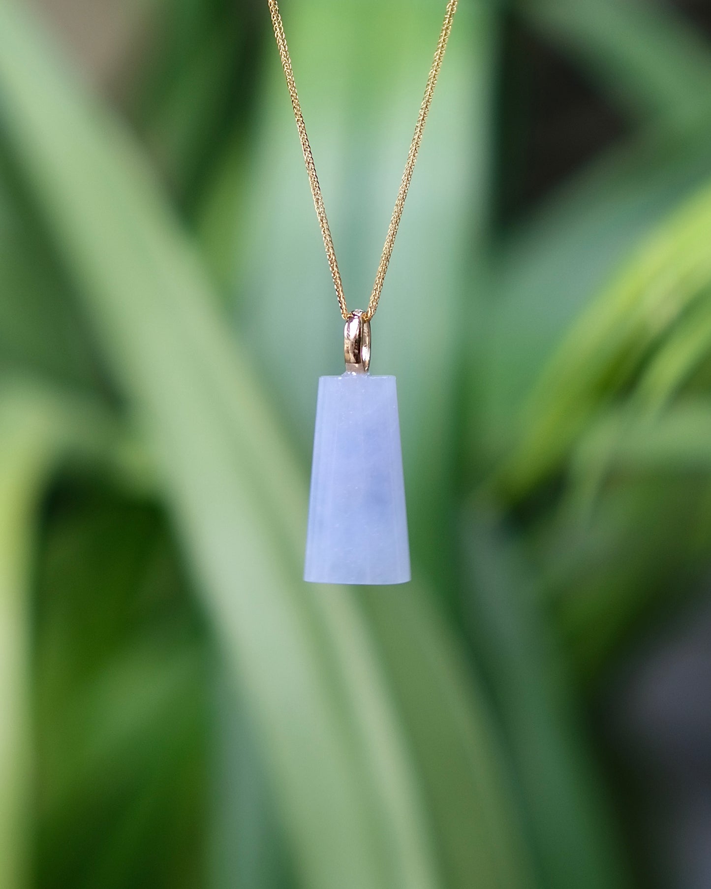 Iris Veil Jade Pendant (18K Gold)
