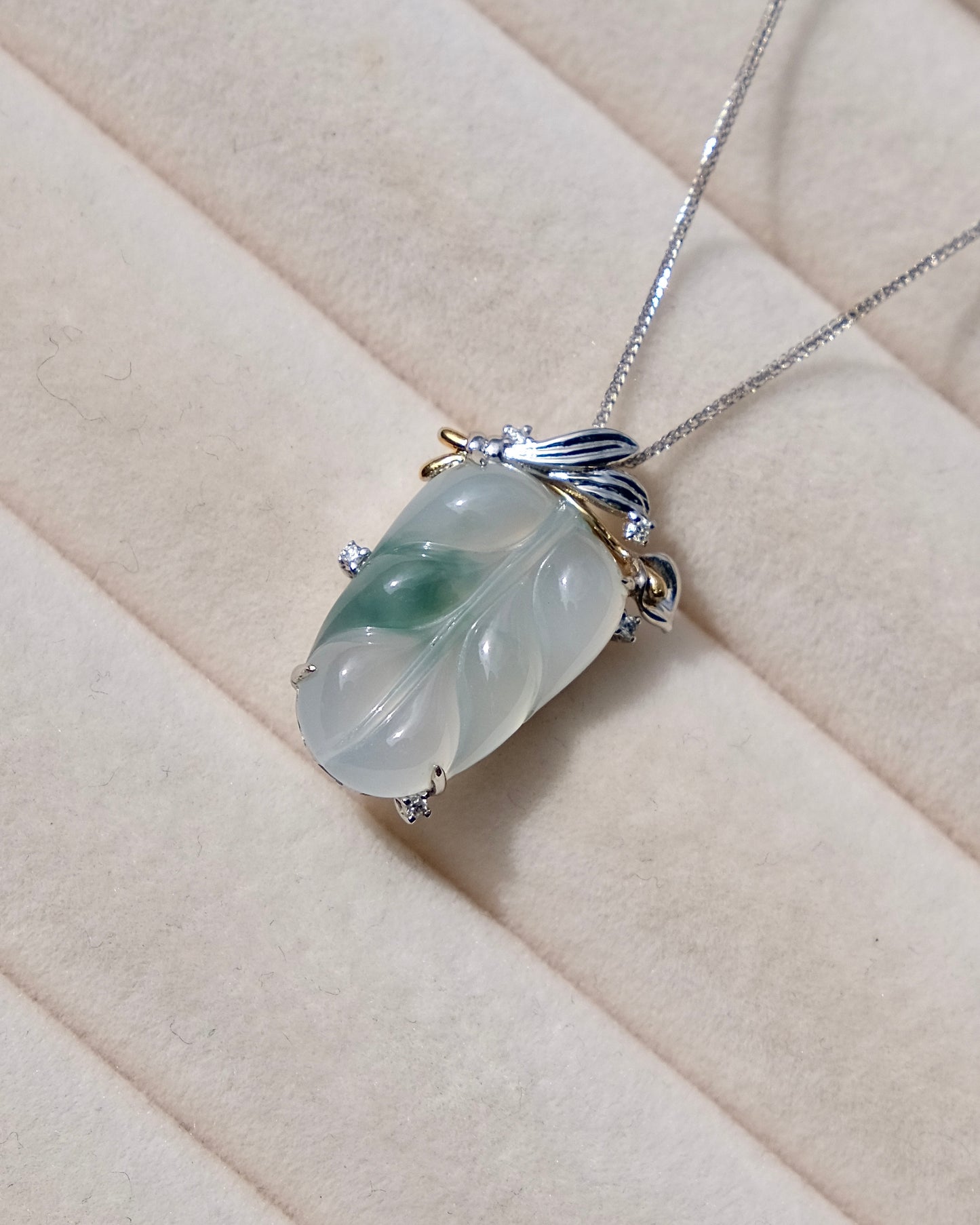 Calla Verdure Jade Pendant (18K Gold)