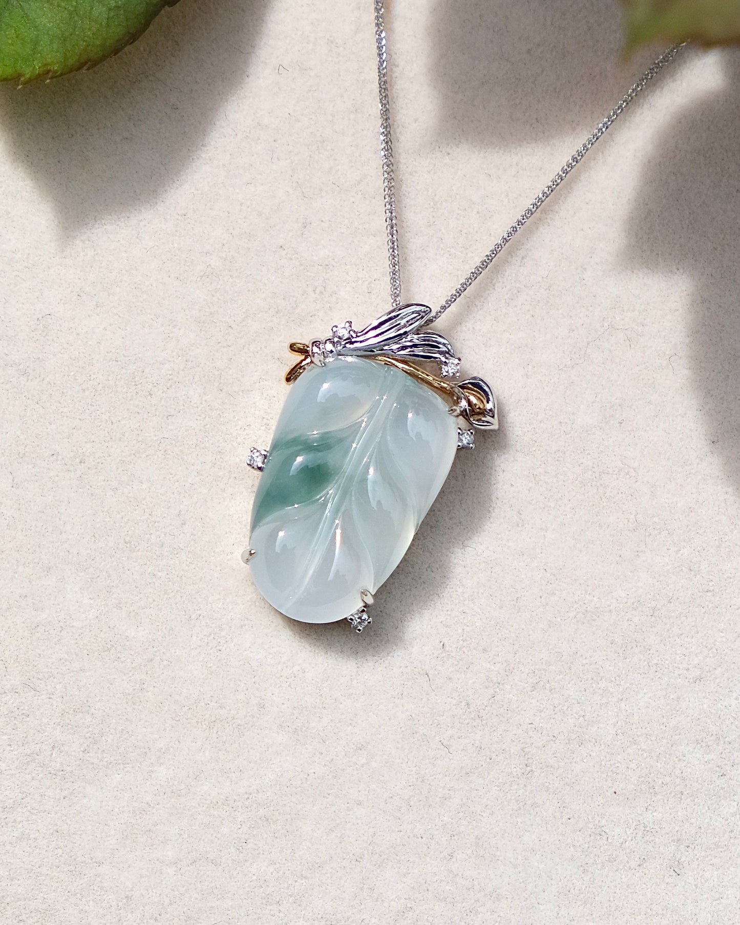 Calla Verdure Jade Pendant (18K Gold)