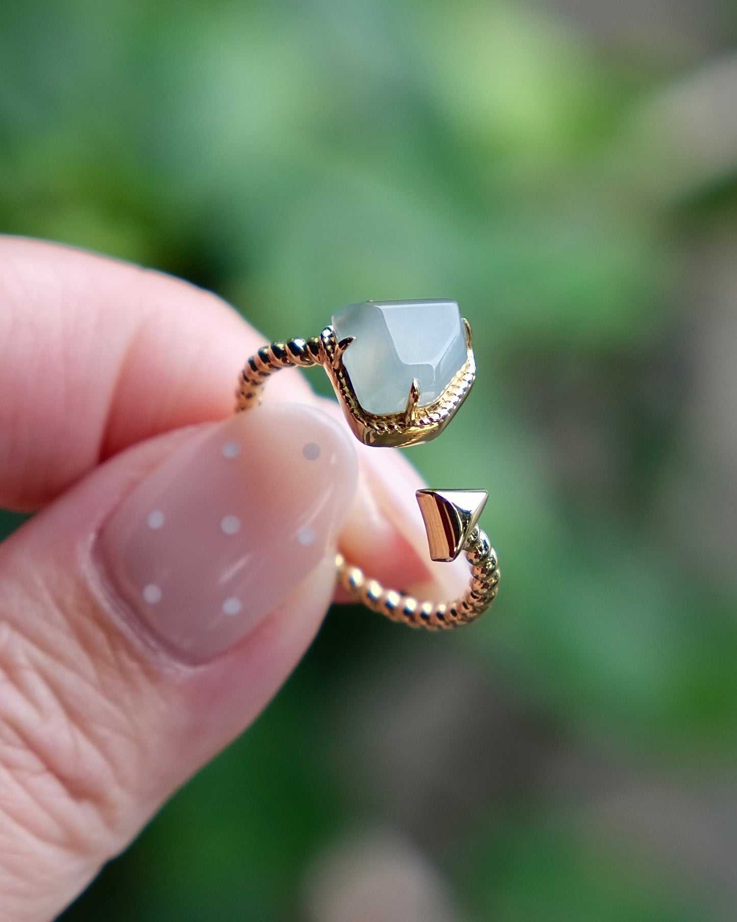 Glacier Curve Jade Ring (18K Gold)