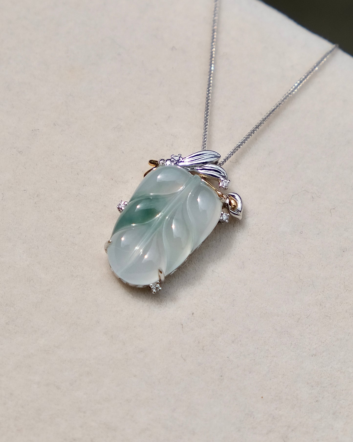 Calla Verdure Jade Pendant (18K Gold)