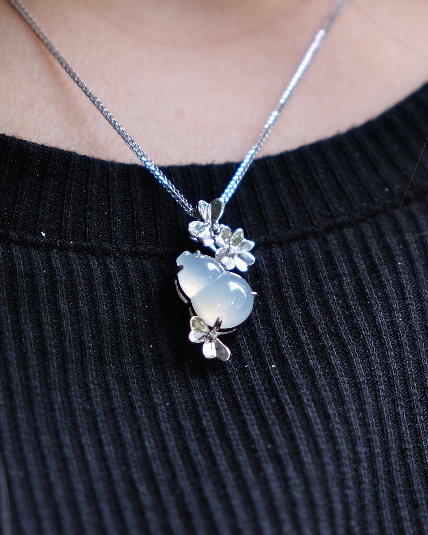 Lumière Hulu - Jade Pendant