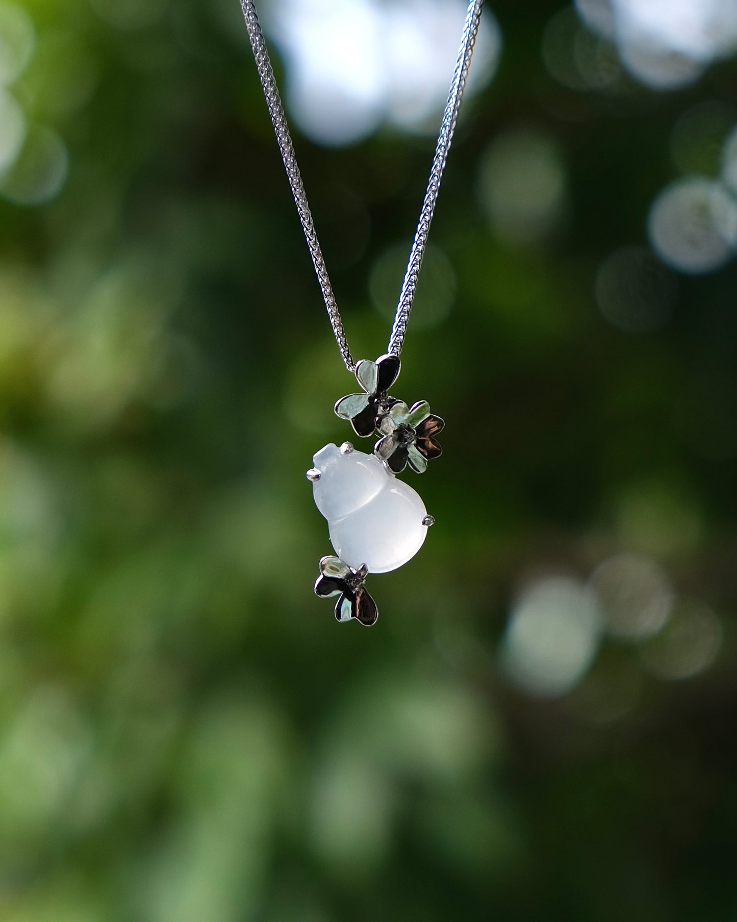 Lumière Hulu - Jade Pendant