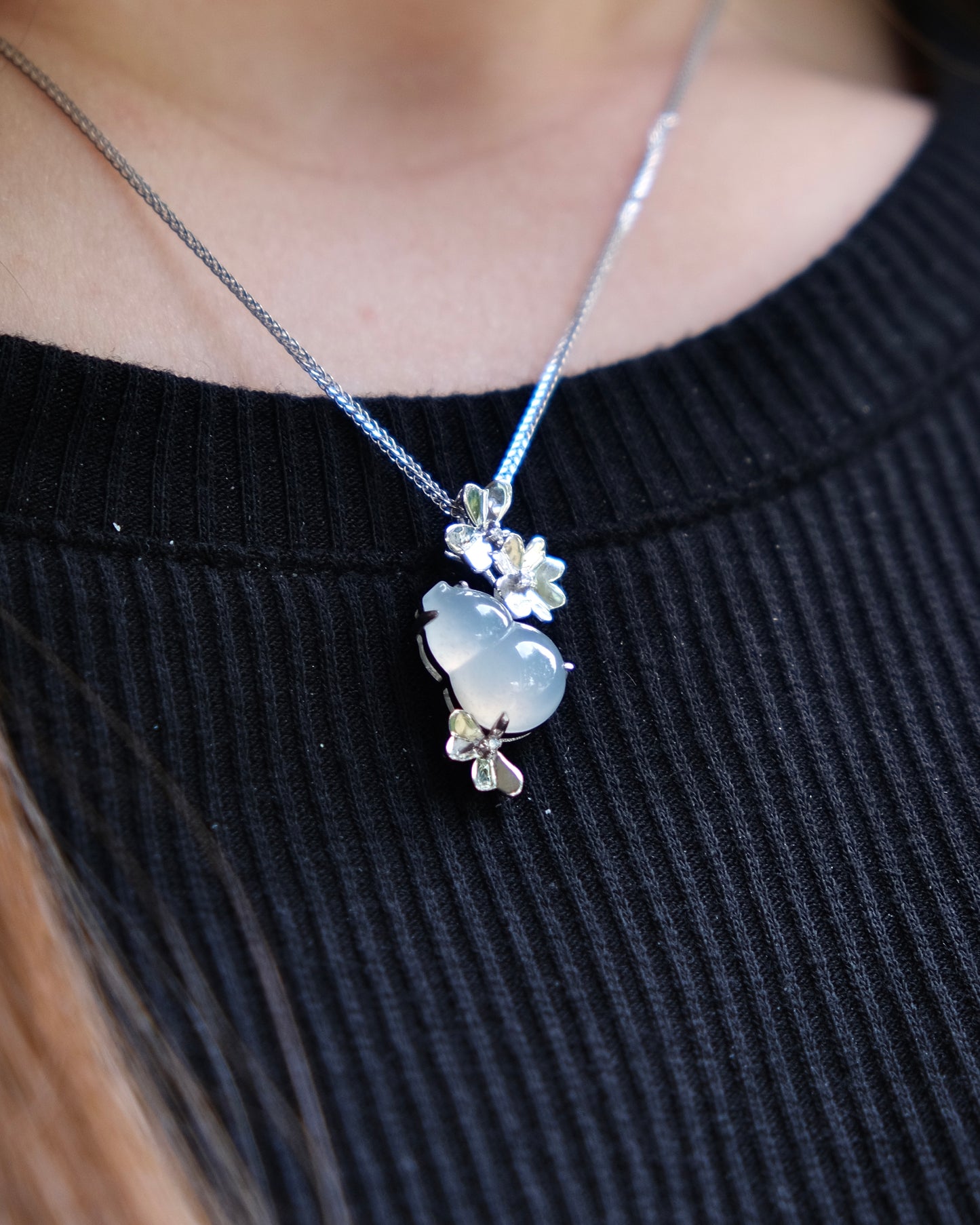 Lumière Hulu - Jade Pendant