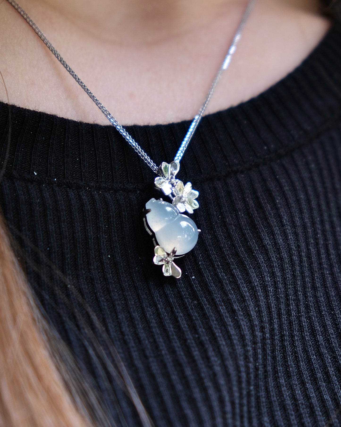 Lumière Hulu - Jade Pendant