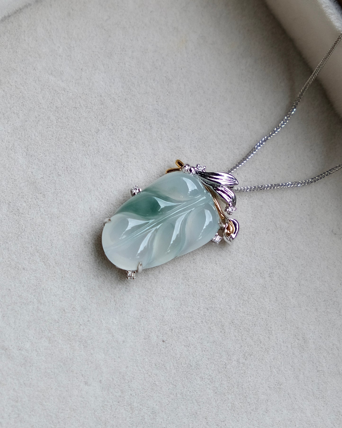 Calla Verdure Jade Pendant (18K Gold)