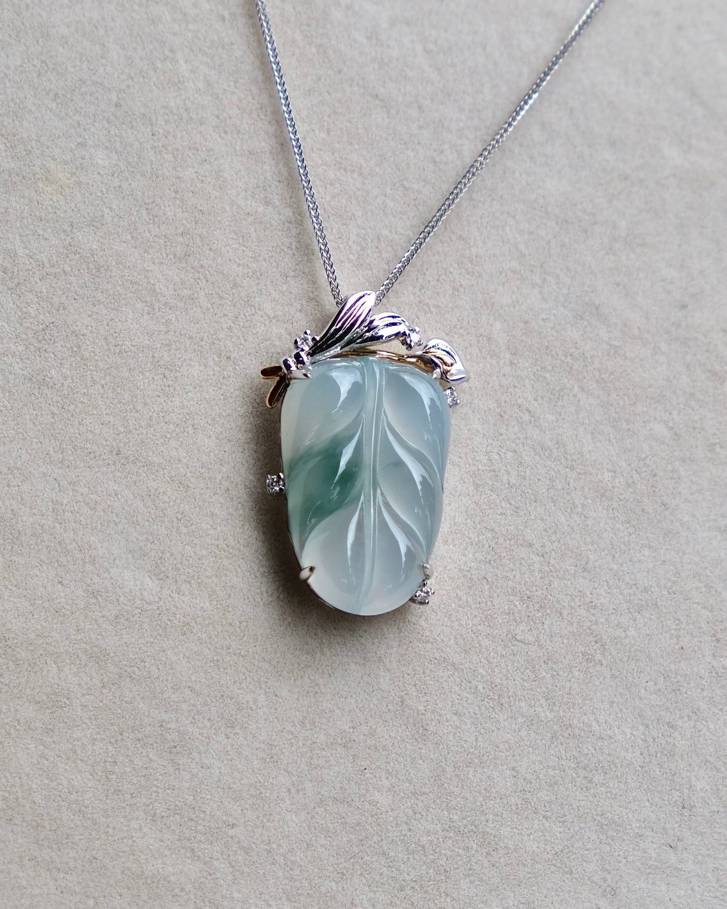Calla Verdure Jade Pendant (18K Gold)