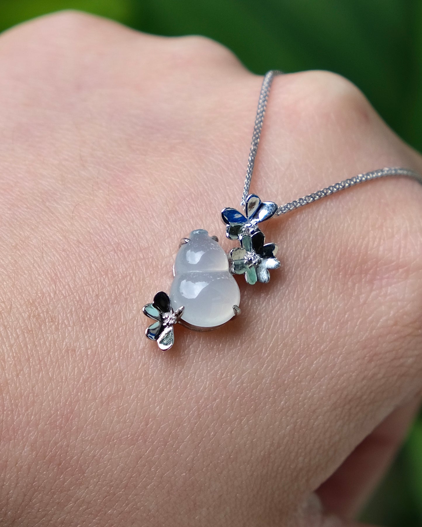 Lumière Hulu - Jade Pendant