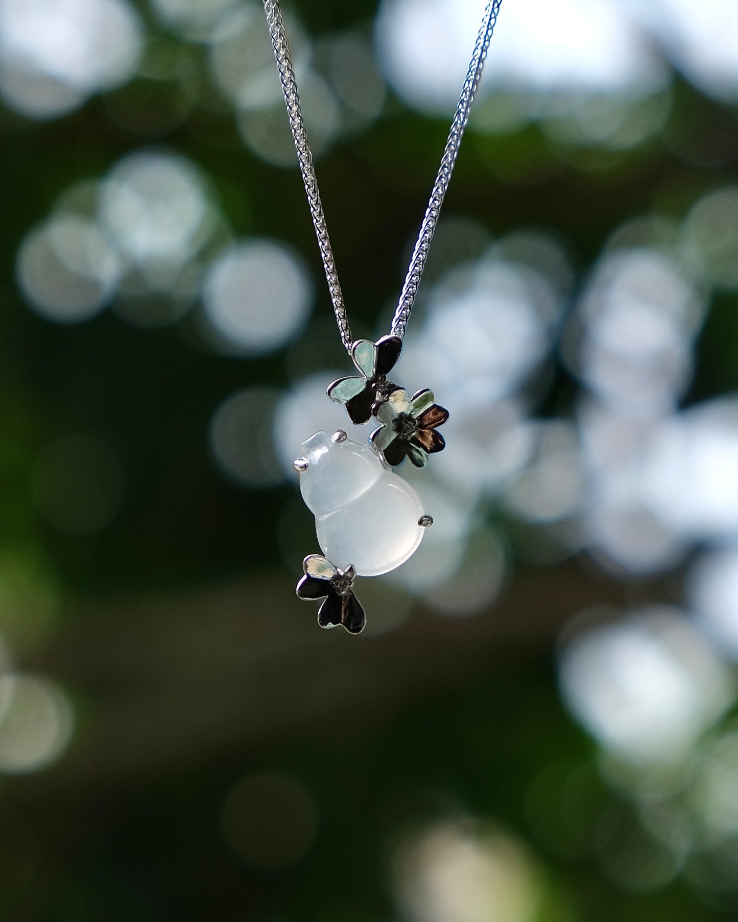 Lumière Hulu - Jade Pendant