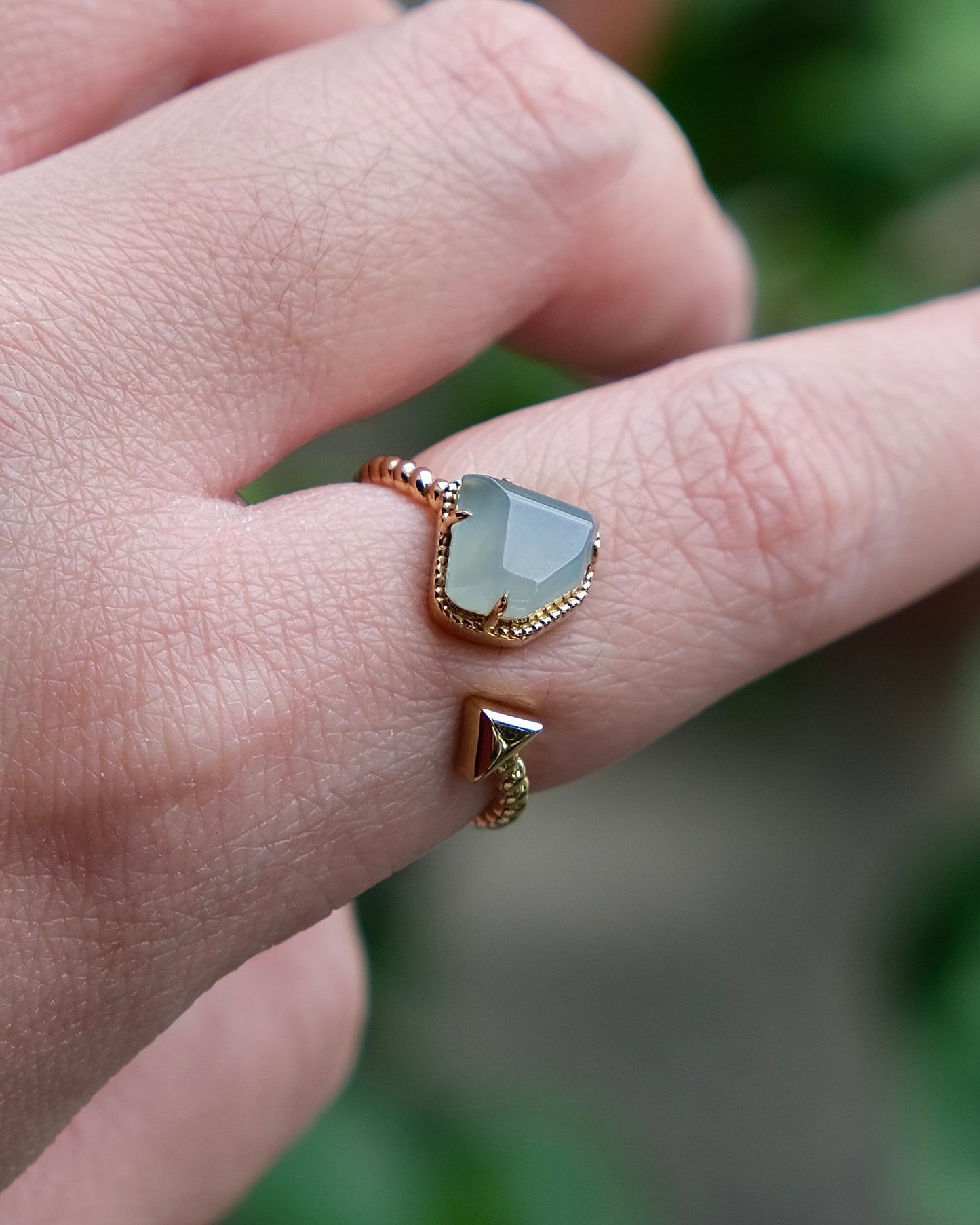 Glacier Curve Jade Ring (18K Gold)