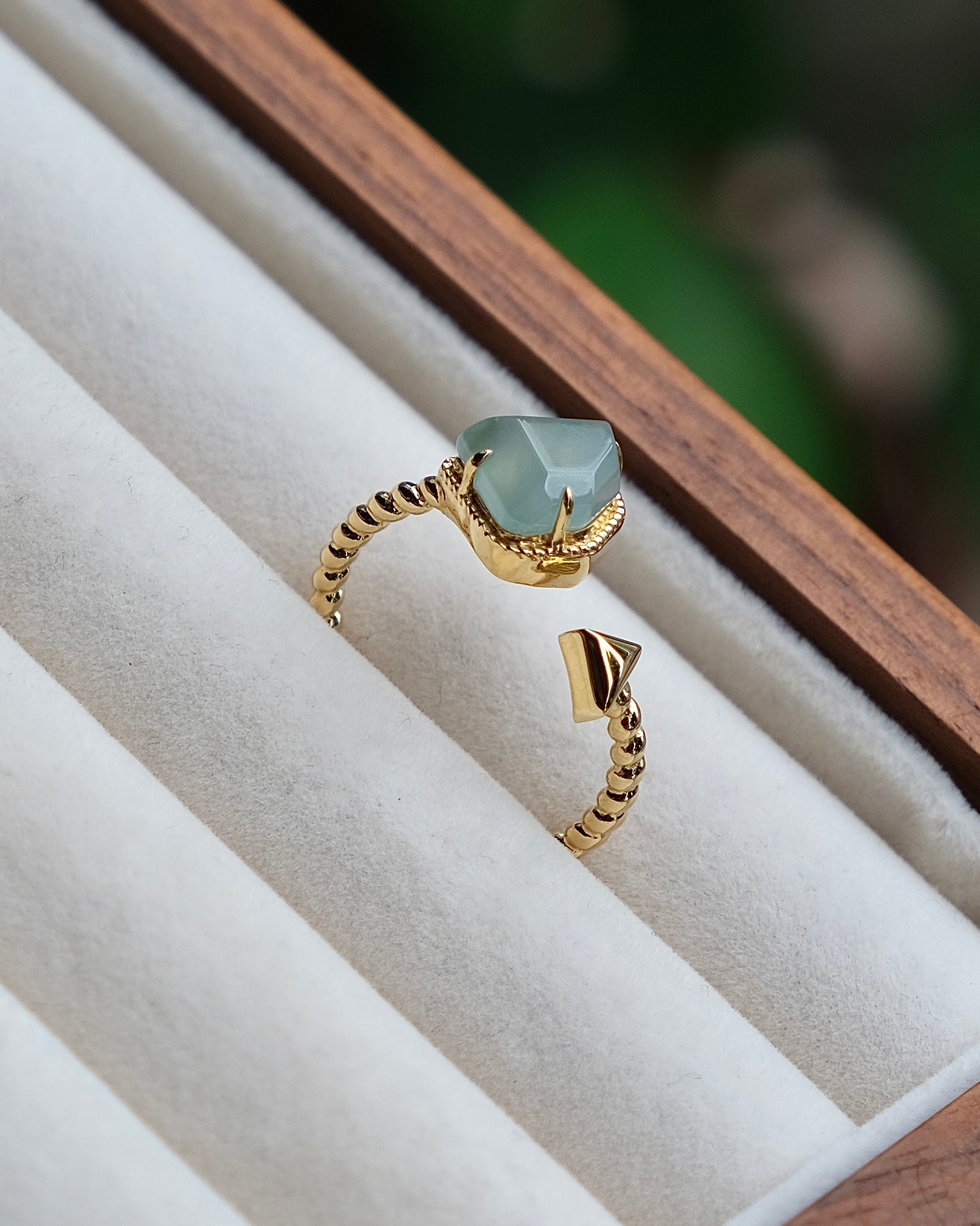 Glacier Curve Jade Ring (18K Gold)