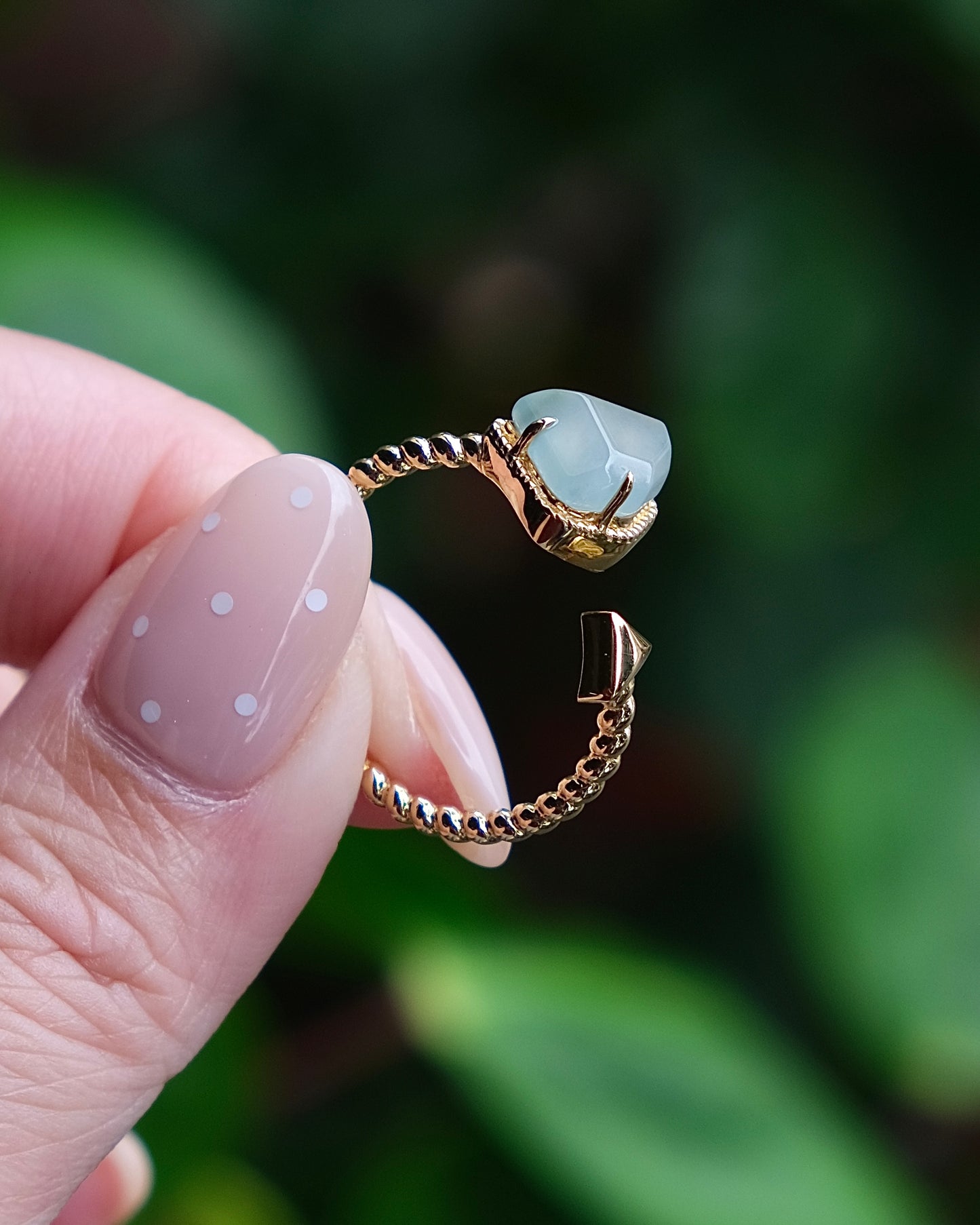 Glacier Curve Jade Ring (18K Gold)