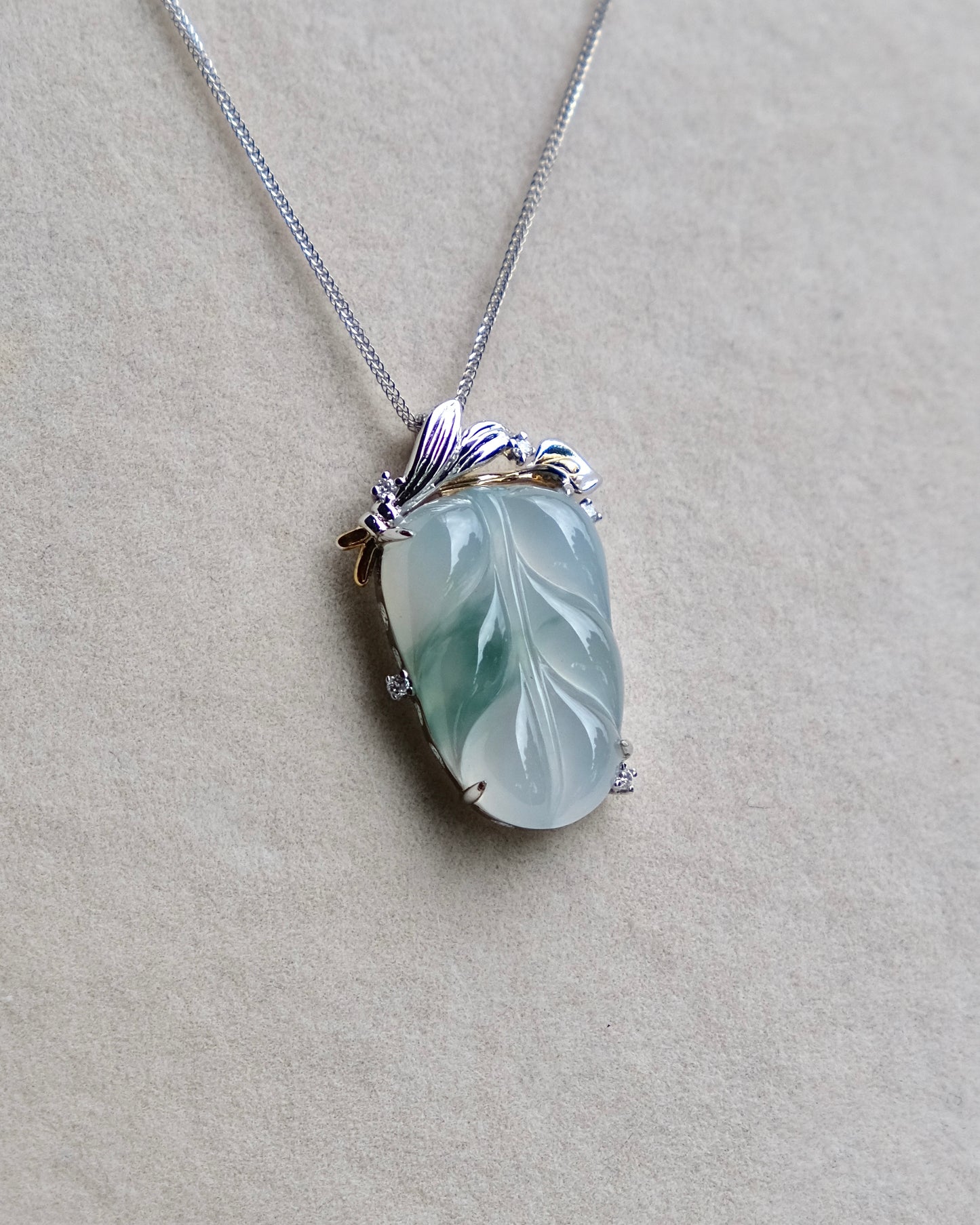Calla Verdure Jade Pendant (18K Gold)