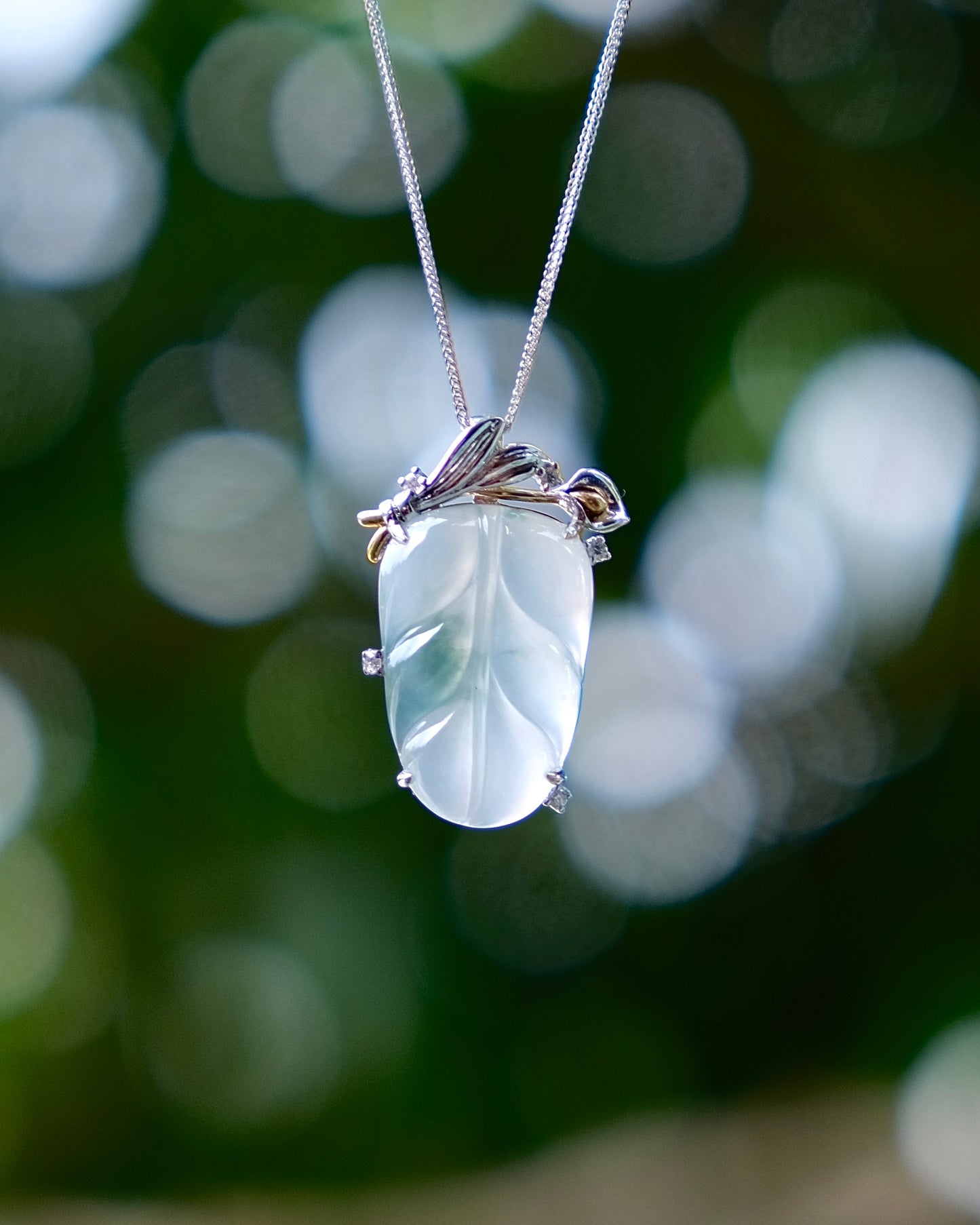 Calla Verdure Jade Pendant (18K Gold)